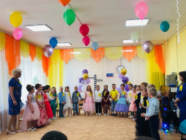 В добрый путь, выпускники! В добрый путь, выпускники!.